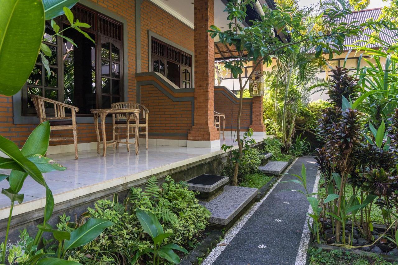 Adi Santia Bungalows Ubud Exteriör bild