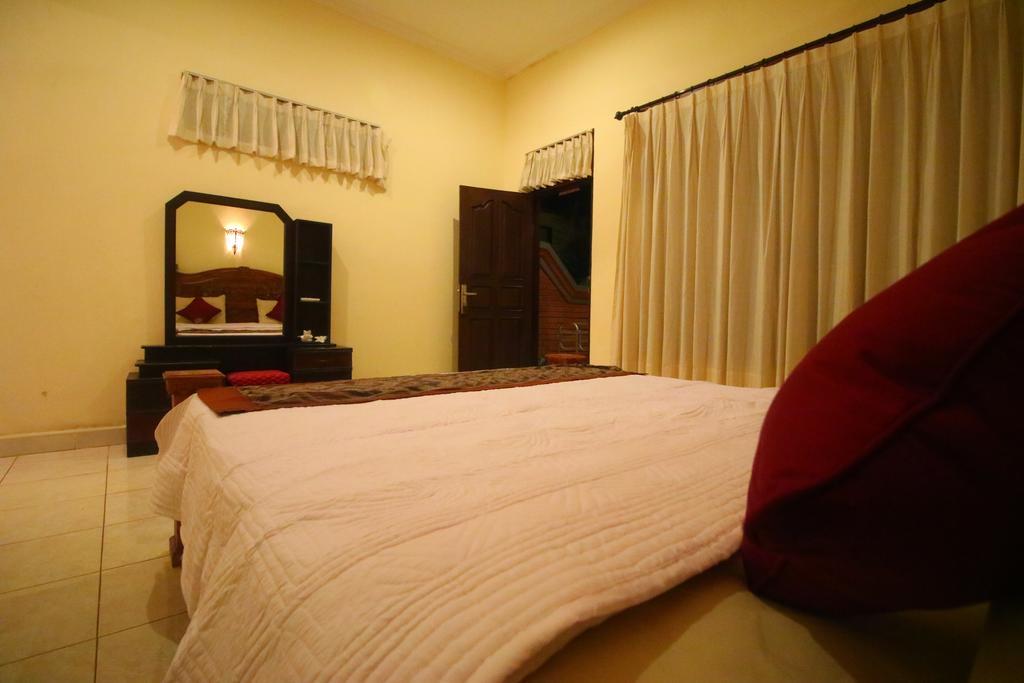 Adi Santia Bungalows Ubud Exteriör bild